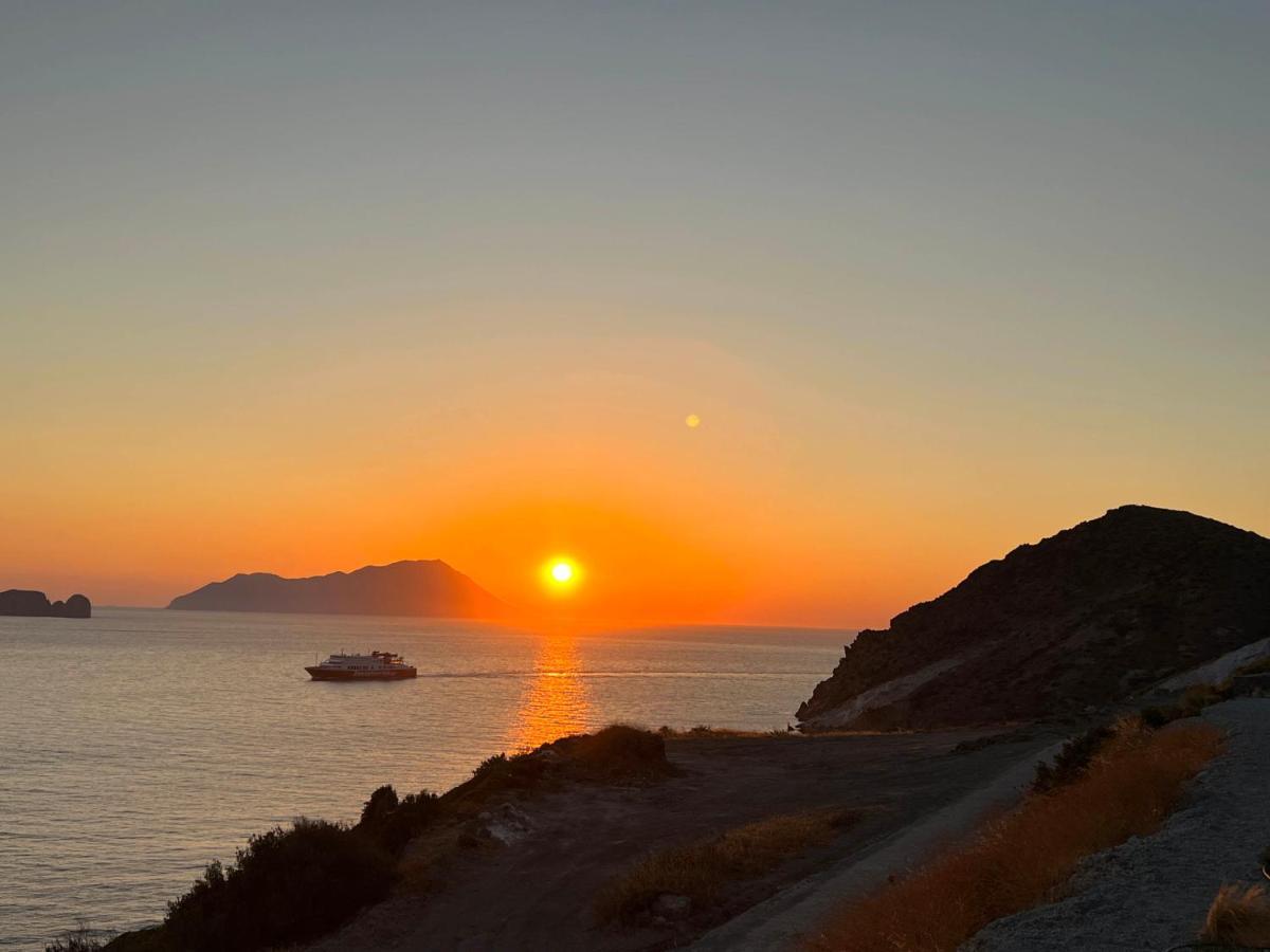 Echoes Milos Plaka  Exteriör bild